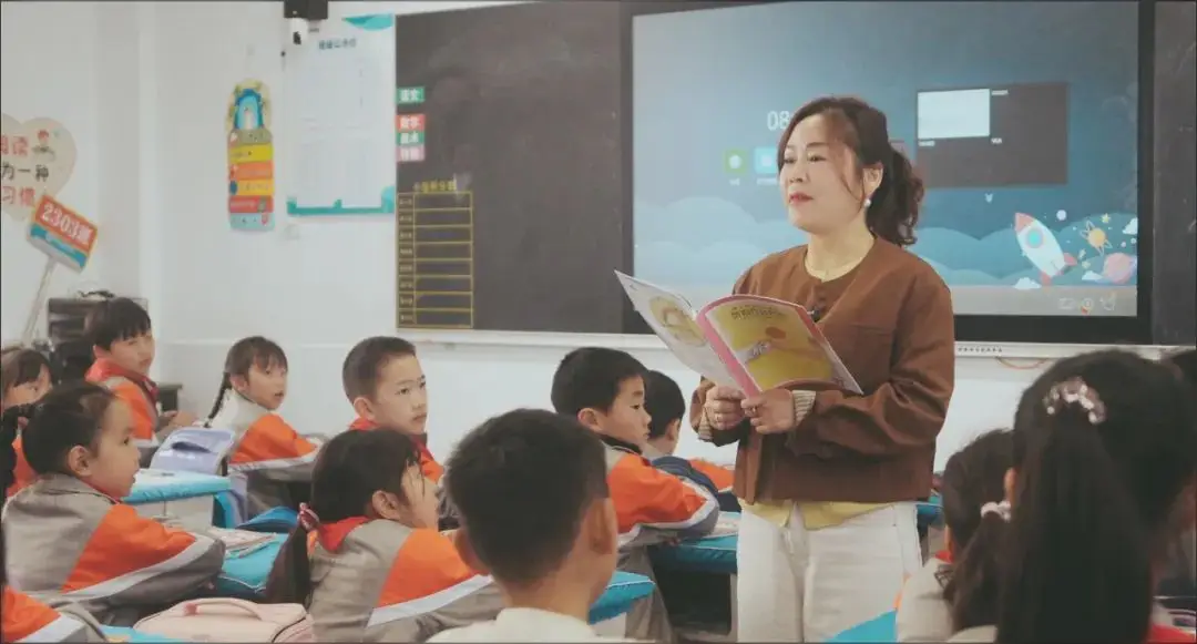 师者如炬｜胡彩辉：28年步履不停，她把教育写成温暖的诗行