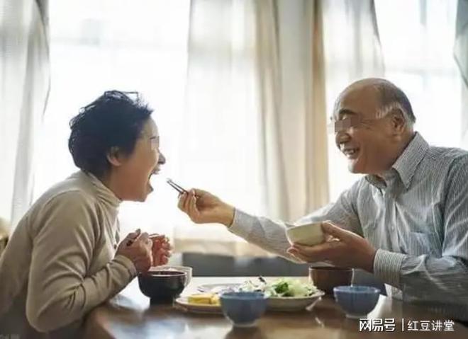 上海大叔大妈__上海老阿姨嫁27岁小伙子