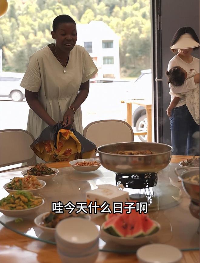 网红rose结婚十周年！老公给rose挑选裙子，rose感动的强吻老公_网红rose结婚十周年！老公给rose挑选裙子，rose感动的强吻老公_