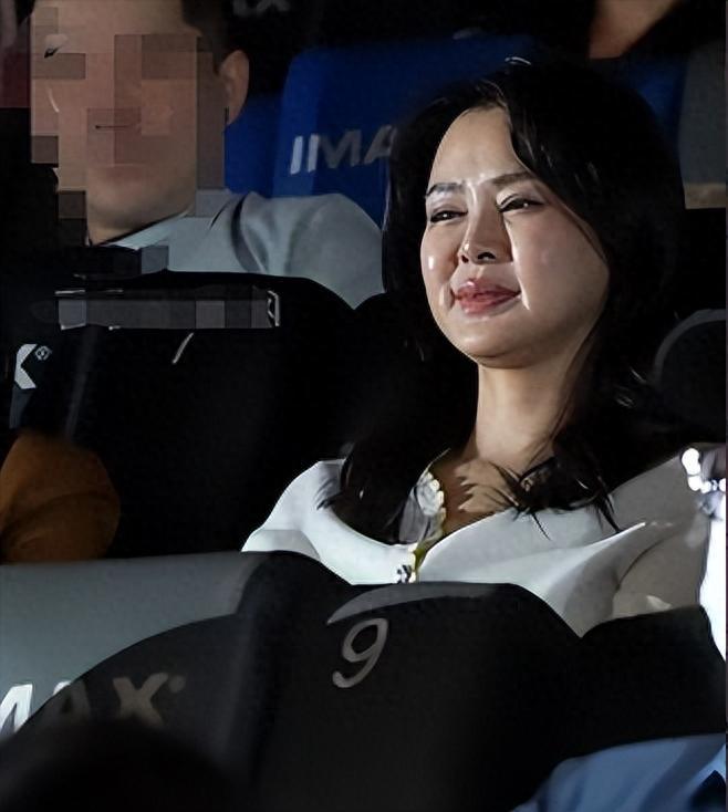 佟大为老婆关悦近照曝光！脸肿成馒头好吓人，油光满面和网上不同