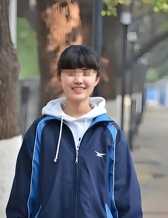 终身未嫁的 65 岁老太，突然接到一个电话，说她在国外已儿孙满堂