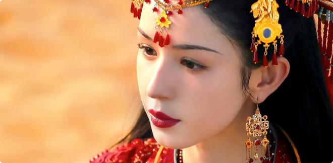 “你不够好看！”女编剧当面嘲讽哈妮克孜，郝蕾的反应太解气了__“你不够好看！”女编剧当面嘲讽哈妮克孜，郝蕾的反应太解气了