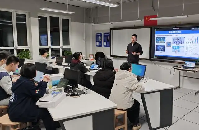 “大学先修课”送到中学校园，北航大中联动培育英才_“大学先修课”送到中学校园，北航大中联动培育英才_