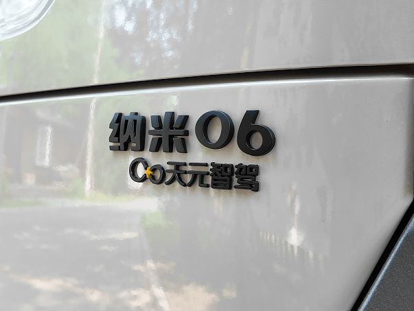 _suv加装电尾门_电底盒安装
