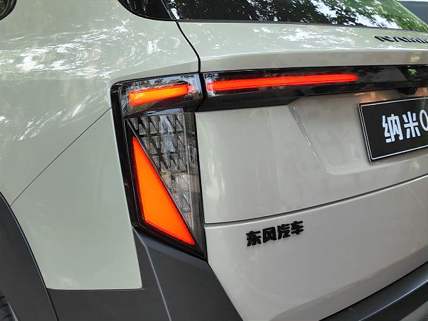 suv加装电尾门_电底盒安装_