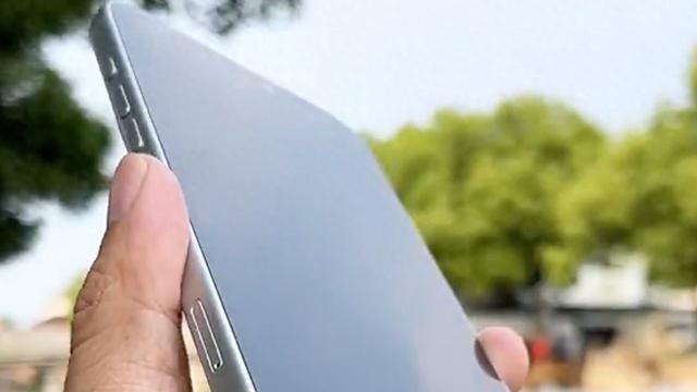 最新模型机视频曝光了 iPhone 17 Pro Max 的厚度