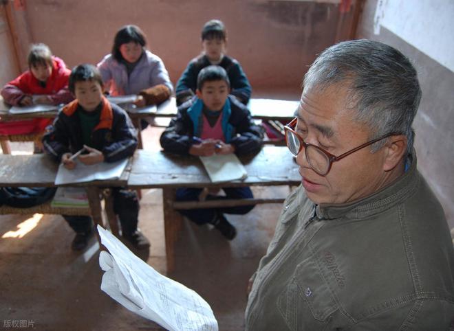 从学生泚水到老师补课，从吓唬学生到家长补刀，到底说明了什么？_从学生泚水到老师补课，从吓唬学生到家长补刀，到底说明了什么？_
