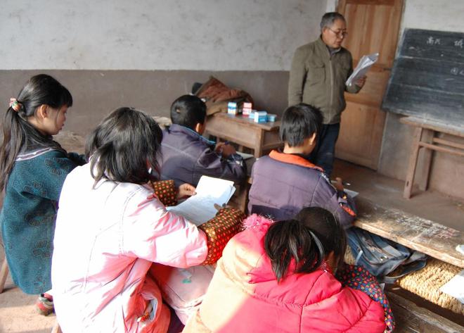 从学生泚水到老师补课，从吓唬学生到家长补刀，到底说明了什么？__从学生泚水到老师补课，从吓唬学生到家长补刀，到底说明了什么？