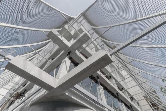 _老别墅改造成餐厅，金属网格外立面当“面纱”，通透感拉得满满的_老别墅改造成餐厅，金属网格外立面当“面纱”，通透感拉得满满的