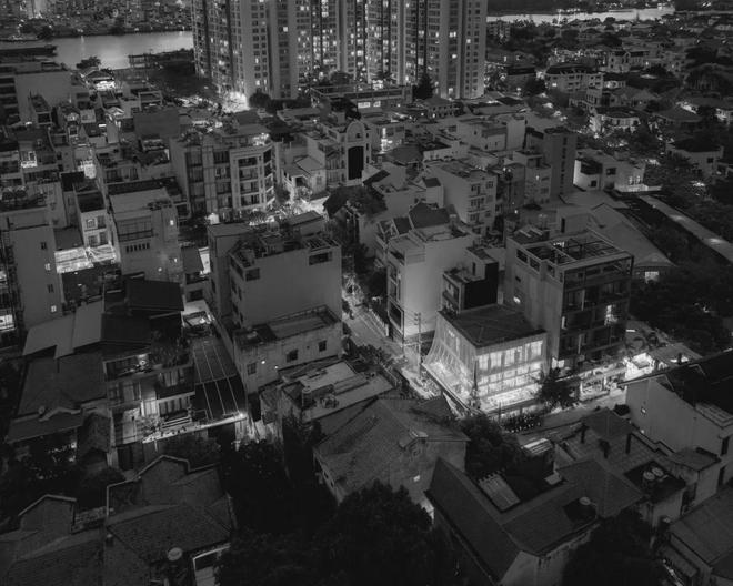 老别墅改造成餐厅，金属网格外立面当“面纱”，通透感拉得满满的__老别墅改造成餐厅，金属网格外立面当“面纱”，通透感拉得满满的