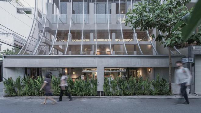 _老别墅改造成餐厅，金属网格外立面当“面纱”，通透感拉得满满的_老别墅改造成餐厅，金属网格外立面当“面纱”，通透感拉得满满的