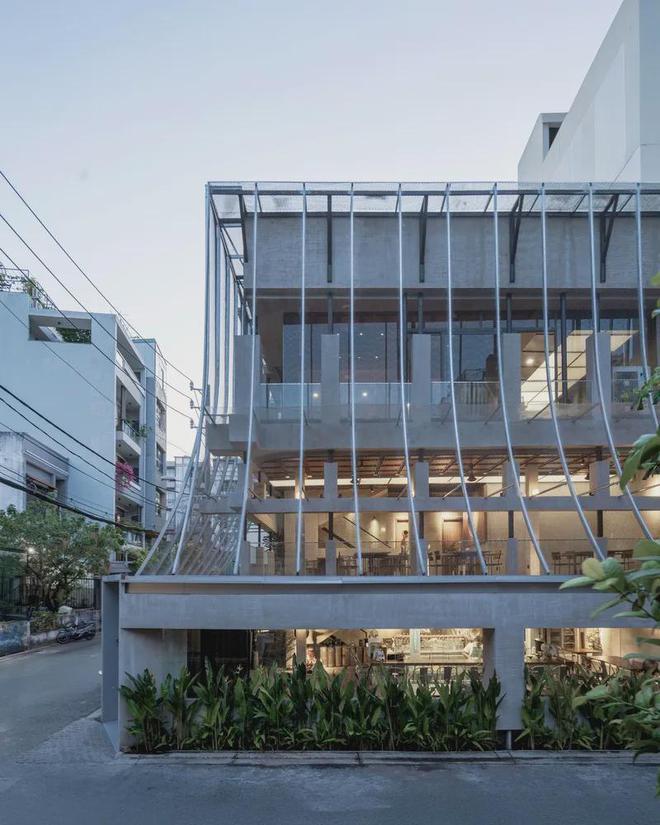 老别墅改造成餐厅，金属网格外立面当“面纱”，通透感拉得满满的_老别墅改造成餐厅，金属网格外立面当“面纱”，通透感拉得满满的_