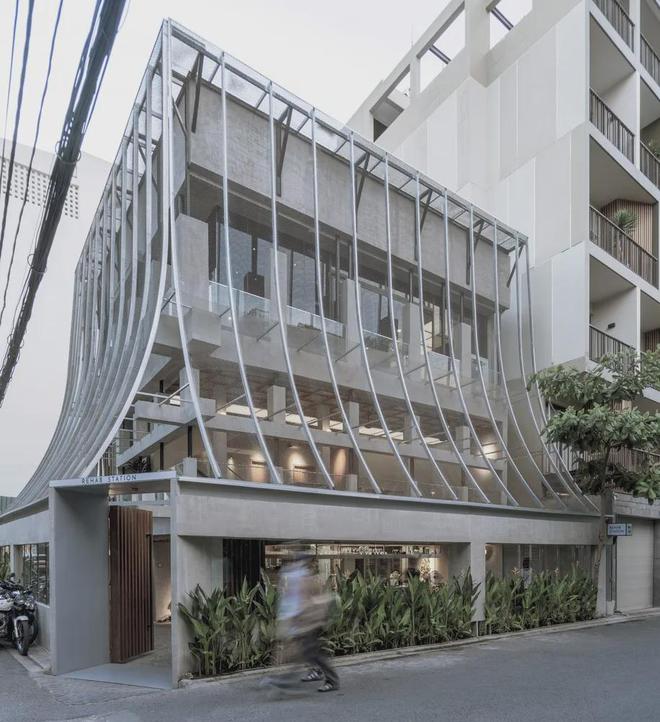 老别墅改造成餐厅，金属网格外立面当“面纱”，通透感拉得满满的_老别墅改造成餐厅，金属网格外立面当“面纱”，通透感拉得满满的_