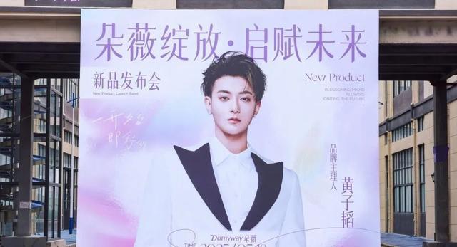 央视探访阎维文的家__怎样学用麻将饼赌搏