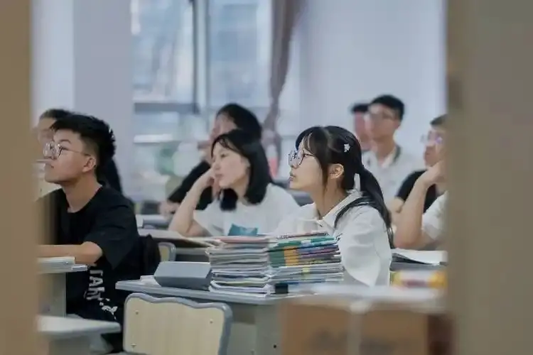 高考失利后如何选择复读学校？
