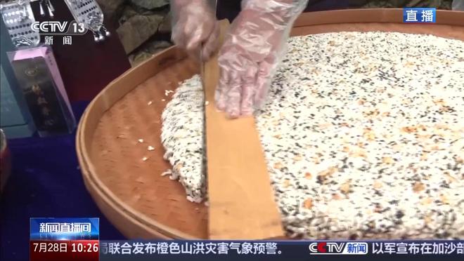 年中经济观察丨泼水狂欢、特色民俗……沉浸式体验激活乡村消费活力