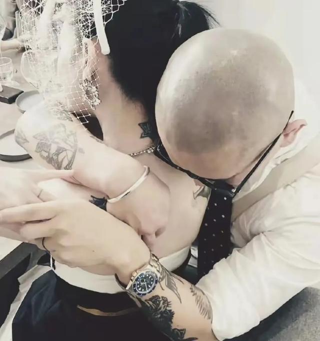 执念！具俊晔守护大S墓地照片曝光，台命理师称不妥恐影响晚年