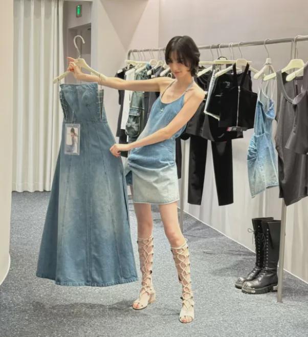 华晨宇绯闻女友为品牌站台翻车，曾精日又辱华，网友呼吁避雷品牌__华晨宇绯闻女友为品牌站台翻车，曾精日又辱华，网友呼吁避雷品牌