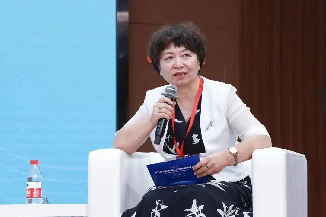 聚焦教育家精神：从“功能型组织”到“品牌化平台” ——第三届全国名师工作室品牌建设论坛综述__聚焦教育家精神：从“功能型组织”到“品牌化平台” ——第三届全国名师工作室品牌建设论坛综述
