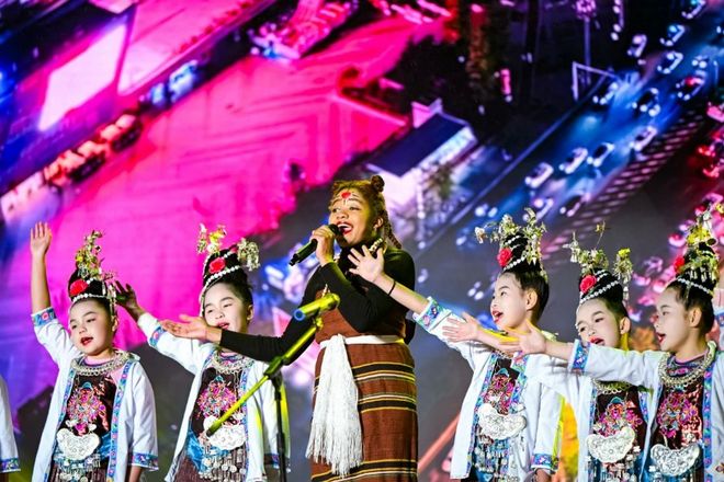 多彩贵州原唱_歌曲多彩贵州路歌谱_