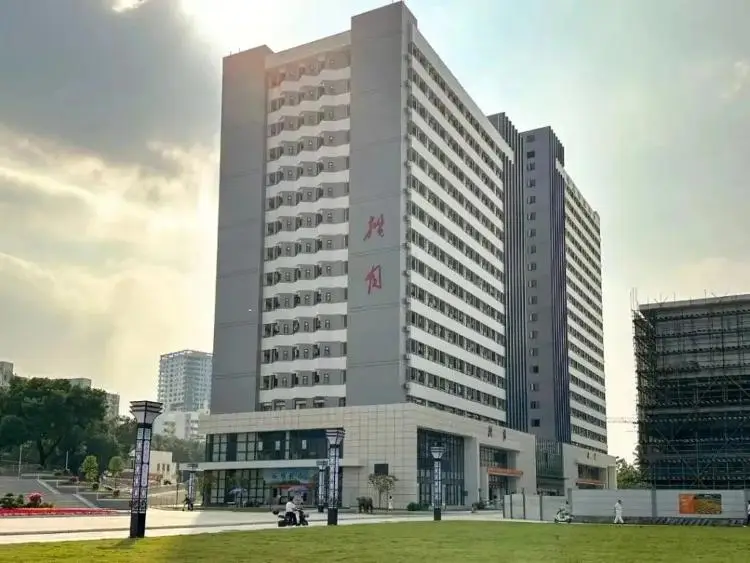 “高校宿舍楼部分对外经营”引质疑，校方回应