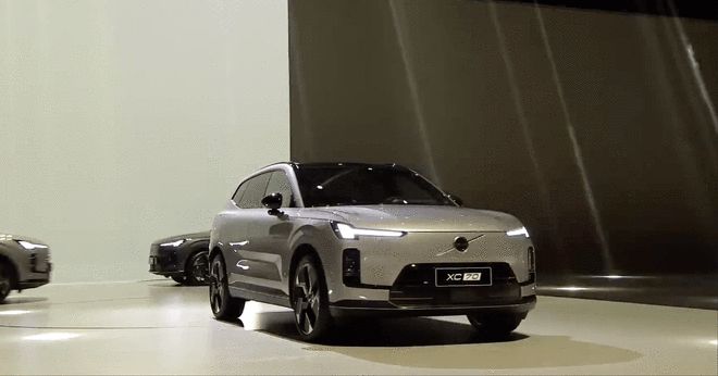 沃尔沃最长续航超混SUV来了 全新XC70预售29.99万起