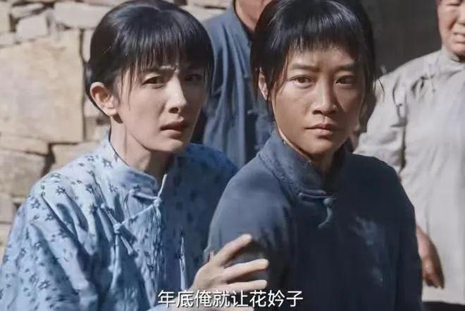 玫红裙子配什么上衣好看__红玫瑰裙子蓝盈莹图片
