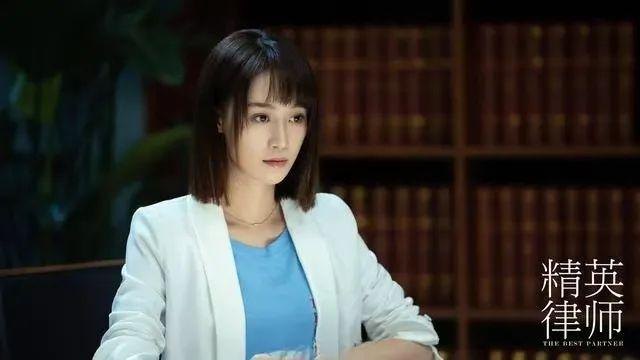 _玫红裙子配什么上衣好看_红玫瑰裙子蓝盈莹图片