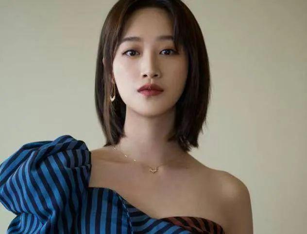 红玫瑰裙子蓝盈莹图片_玫红裙子配什么上衣好看_