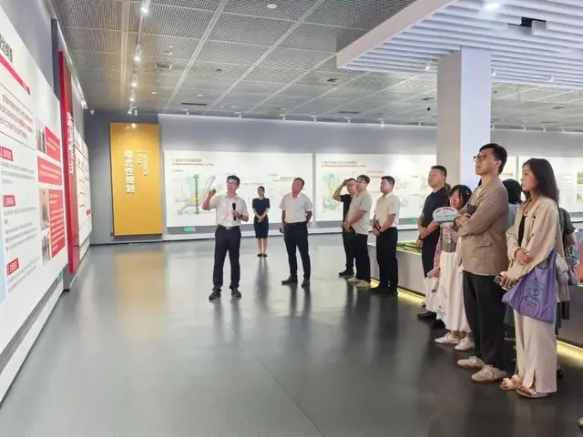 秦汉新城富人区发展快_新城发展新城控股关系_