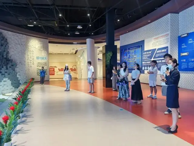 秦汉新城富人区发展快_新城发展新城控股关系_