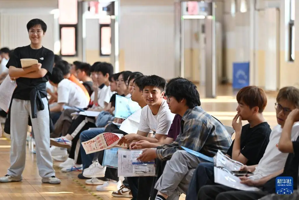 “超越”传统名校？新兴高校投档分数线为什么这么高？|高招录取面面观_“超越”传统名校？新兴高校投档分数线为什么这么高？|高招录取面面观_