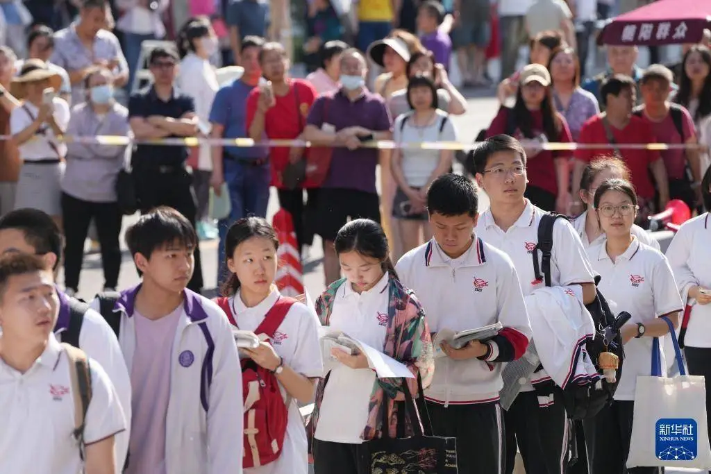_“超越”传统名校？新兴高校投档分数线为什么这么高？|高招录取面面观_“超越”传统名校？新兴高校投档分数线为什么这么高？|高招录取面面观