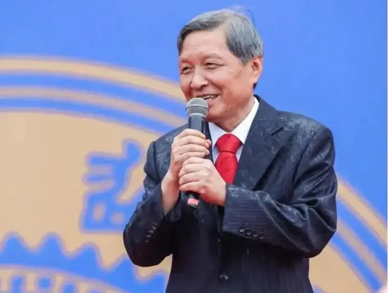 _曹德旺出资100亿建大学视频_魔兽世界5.2暗影碾压者
