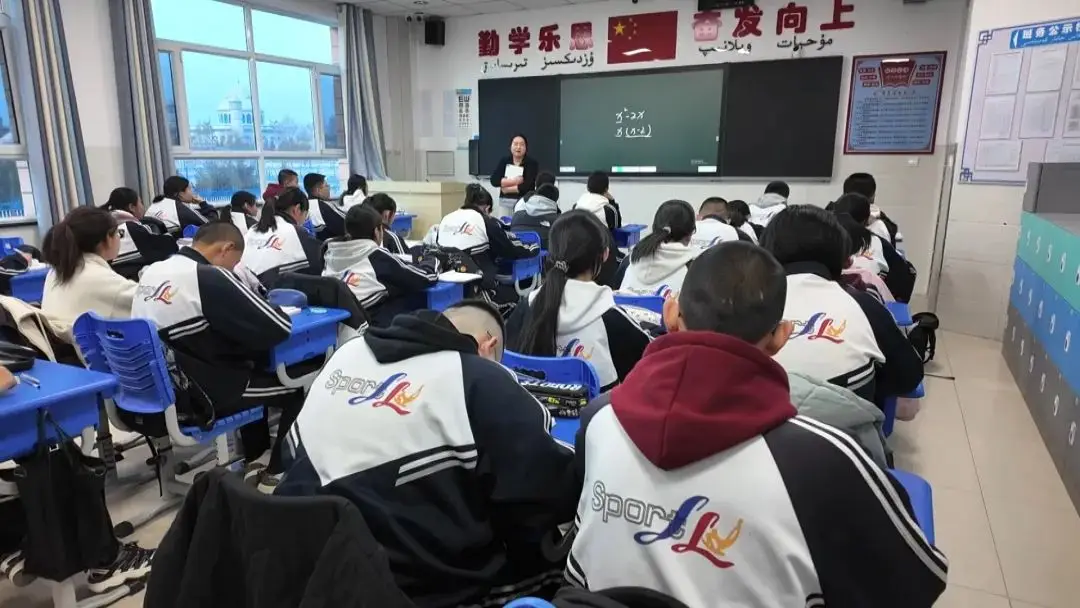 优化管理提质量 实干笃行硕果丰 ——阿克塞县2025年高考再创佳绩