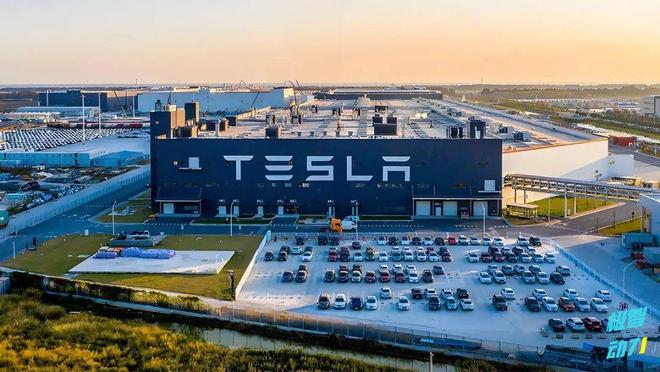特斯拉态度转变__特斯拉的“后发制人”：Model Y L和Model 3+能否扭转颓势？