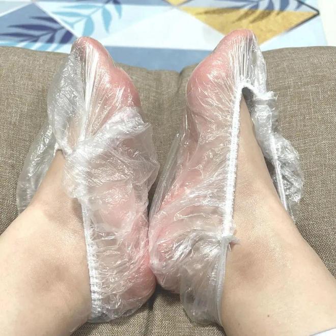 _被年轻人的“保鲜膜套用法”惊呆了！换个思路后，没想到妙用无穷_被年轻人的“保鲜膜套用法”惊呆了！换个思路后，没想到妙用无穷