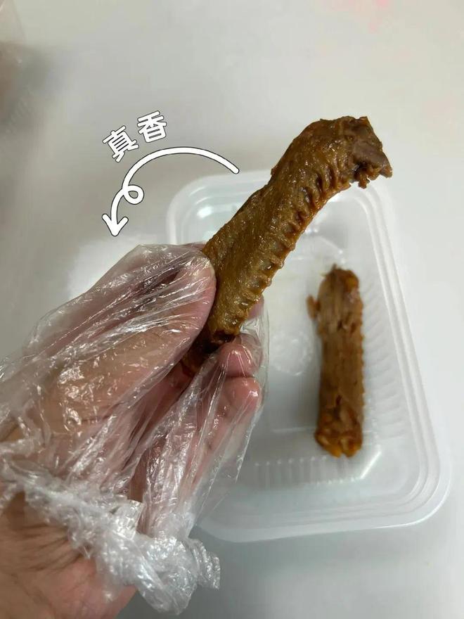 被年轻人的“保鲜膜套用法”惊呆了！换个思路后，没想到妙用无穷_被年轻人的“保鲜膜套用法”惊呆了！换个思路后，没想到妙用无穷_