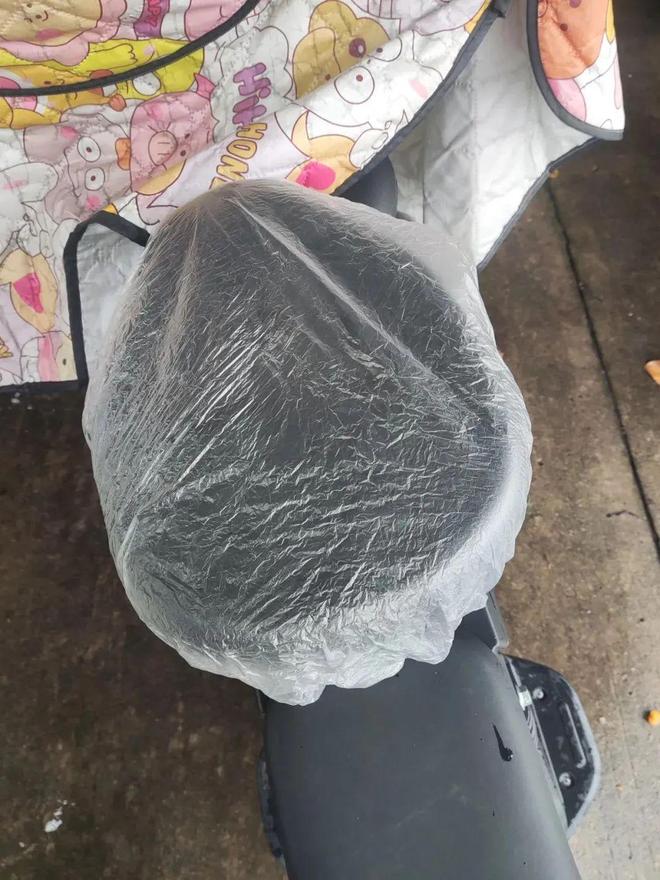 _被年轻人的“保鲜膜套用法”惊呆了！换个思路后，没想到妙用无穷_被年轻人的“保鲜膜套用法”惊呆了！换个思路后，没想到妙用无穷