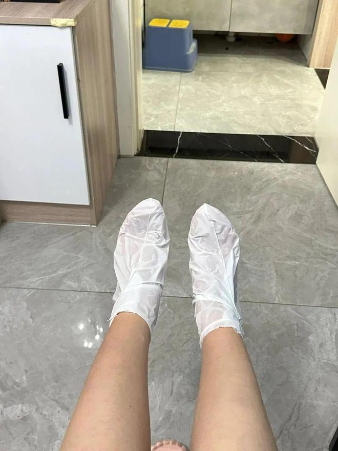 被年轻人的“保鲜膜套用法”惊呆了！换个思路后，没想到妙用无穷__被年轻人的“保鲜膜套用法”惊呆了！换个思路后，没想到妙用无穷